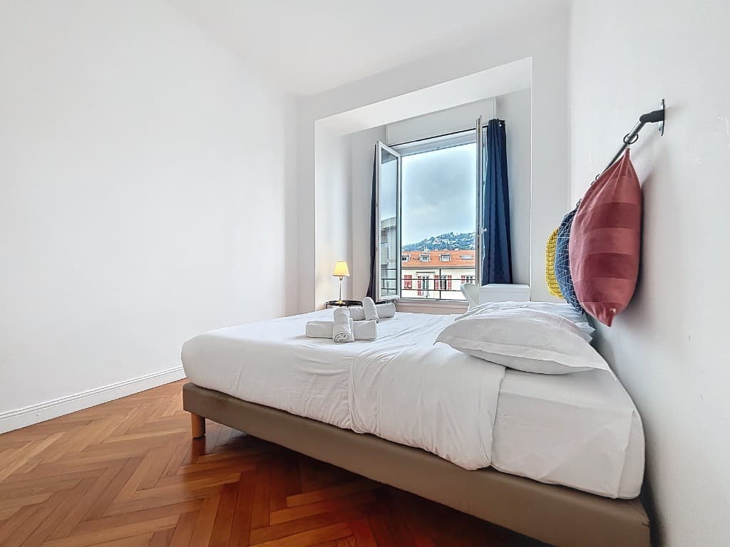 Bedroom · Neighbourhood view