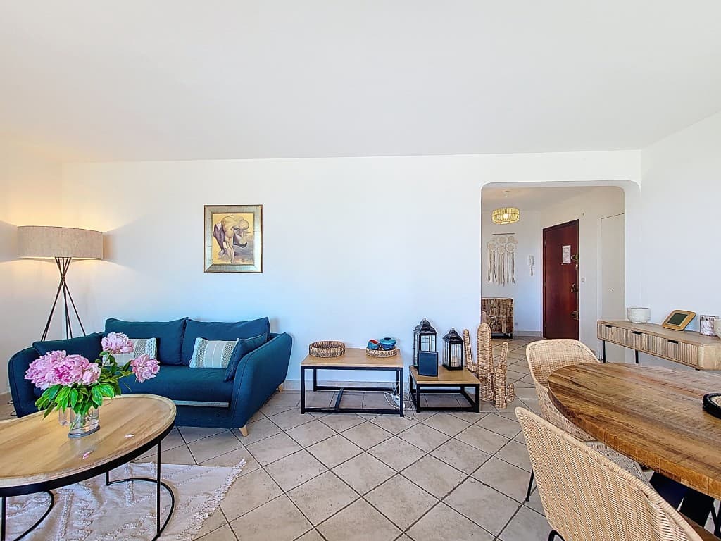 Living · Dining area
